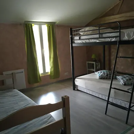 Les Attelages De La Fontaine בית הארחה *