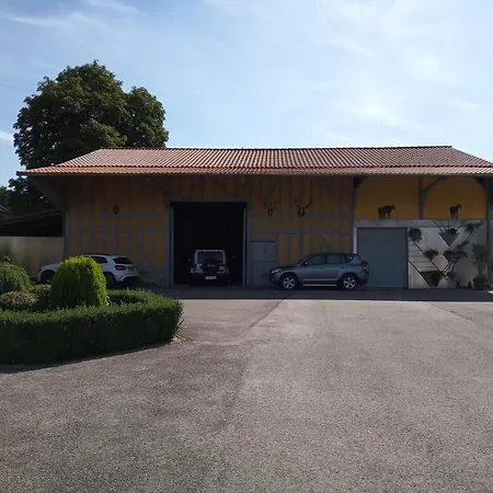 Les Attelages De La Fontaine בית הארחה *