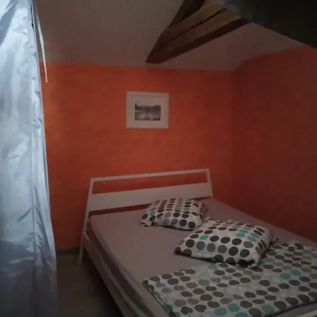 Les Attelages De La Fontaine בית הארחה Epothemont